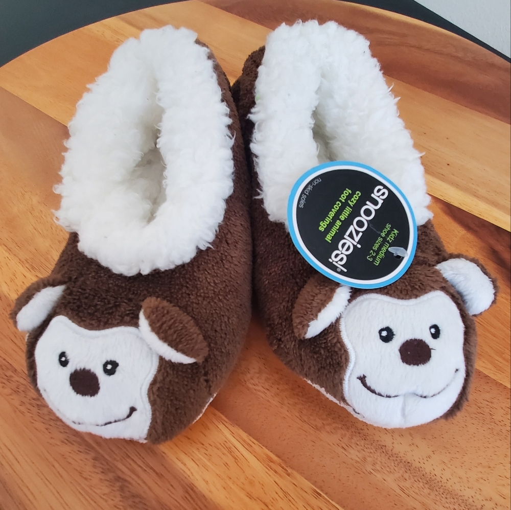 NWT Kids Snoozies Brown Monkey Slippers Youth Size 2/3